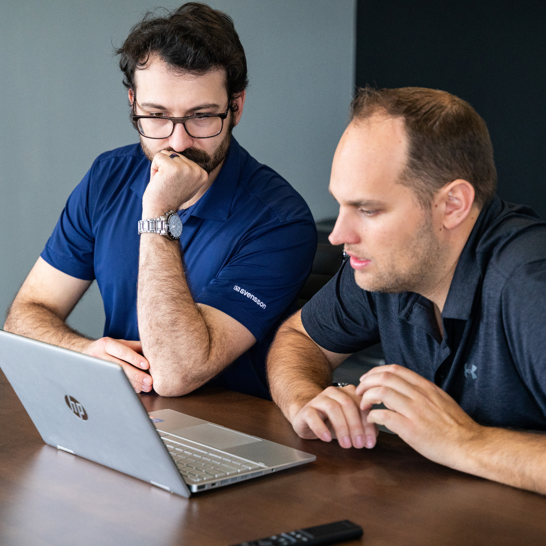 Energy Monitor at Twin Creeks, grower and Svensson advisor looking at module